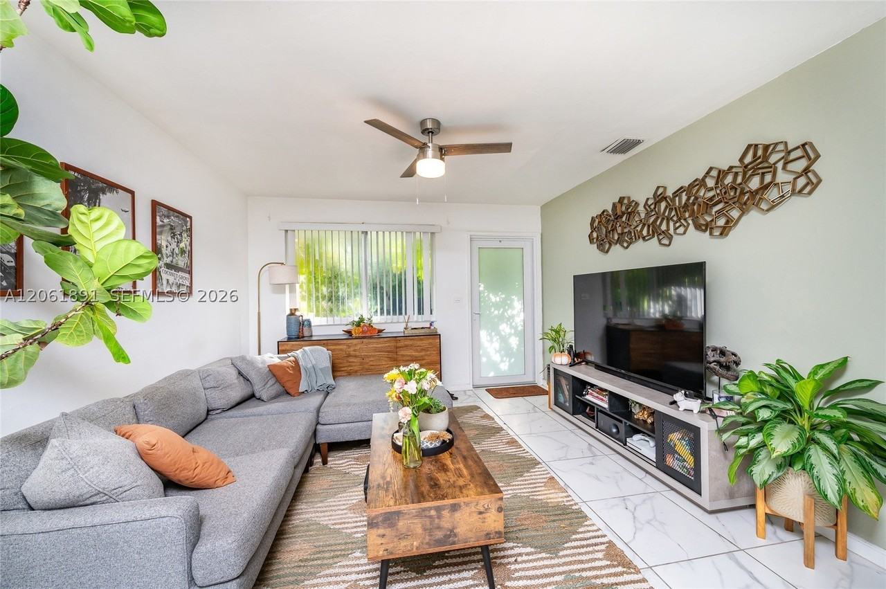 3100 Naomi St #3102 - Photo 4 of 16