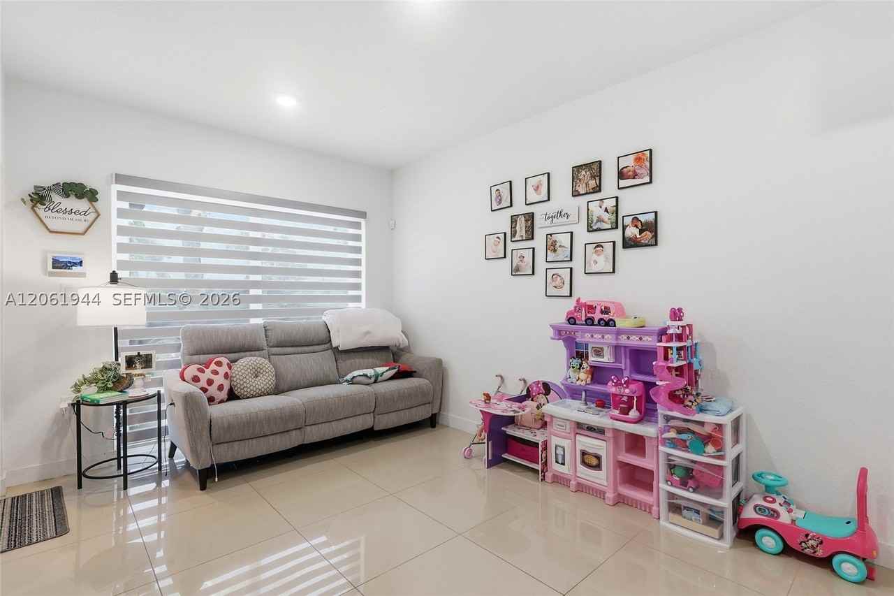 25847 Sw 145th Ave #0 - Photo 4 of 31