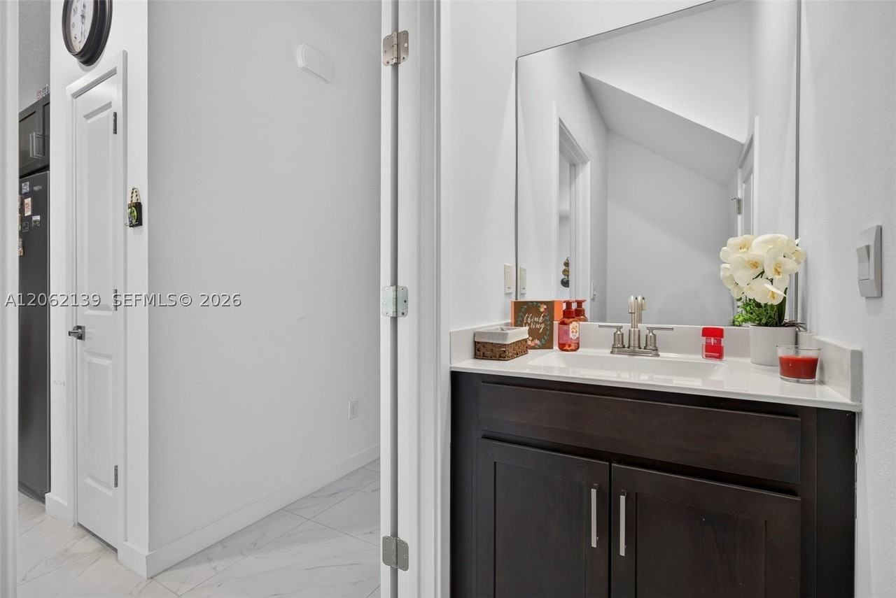 6015 Coralberry St - Photo 5 of 41