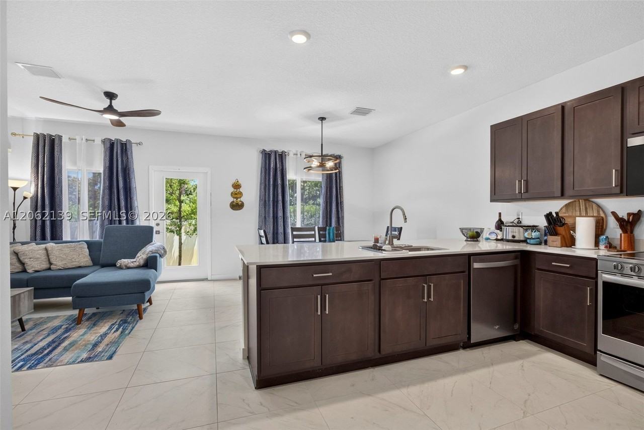 6015 Coralberry St - Photo 6 of 41