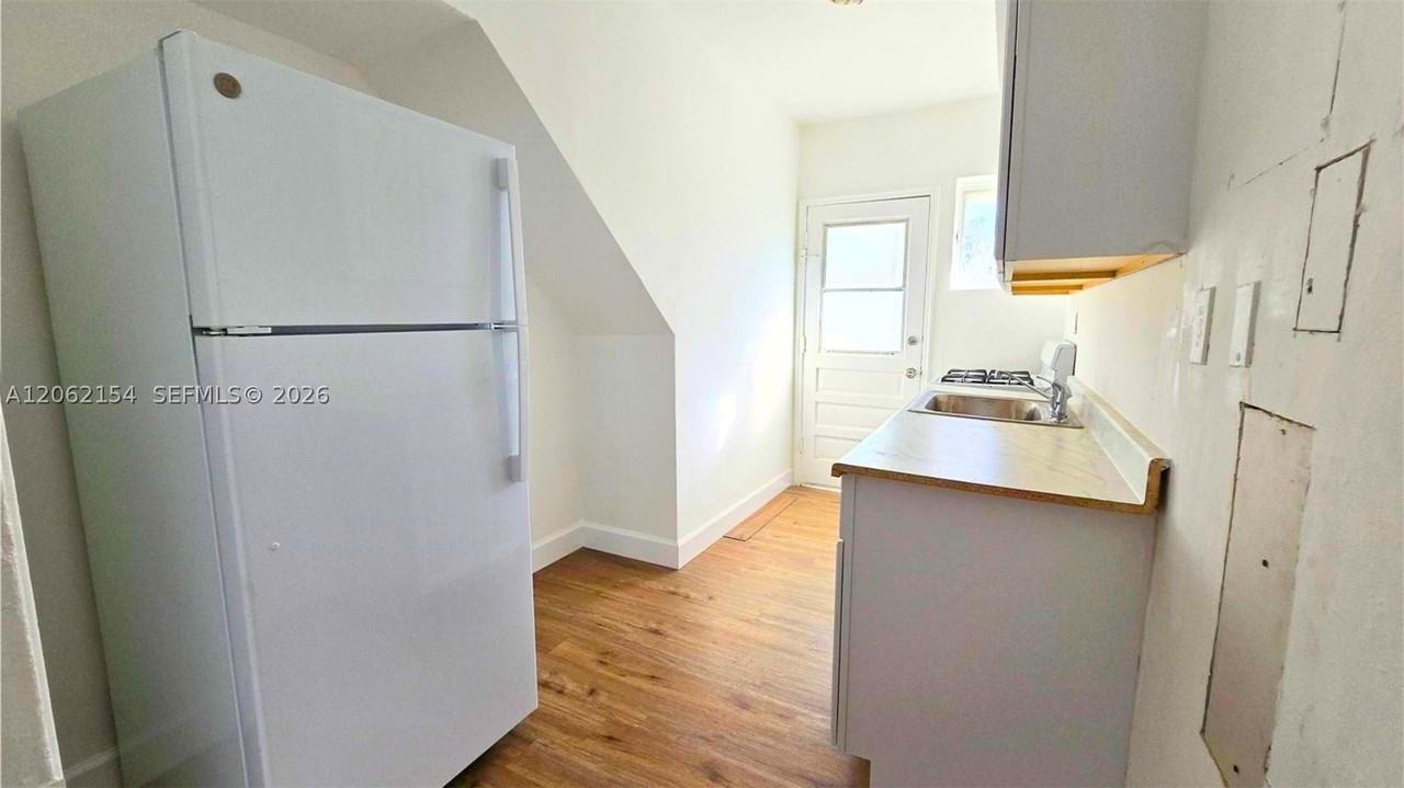 660 84th St #39 - Photo 3 of 17