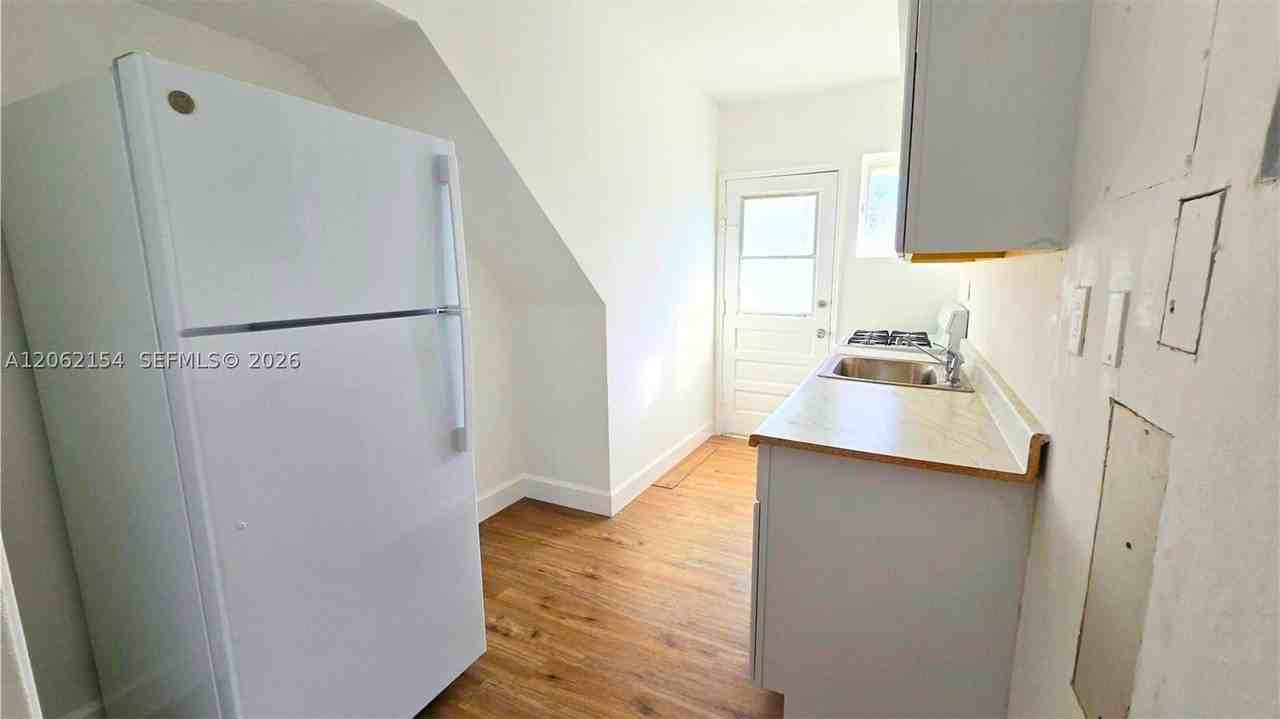 660 84th St #39 - Photo 5 of 17