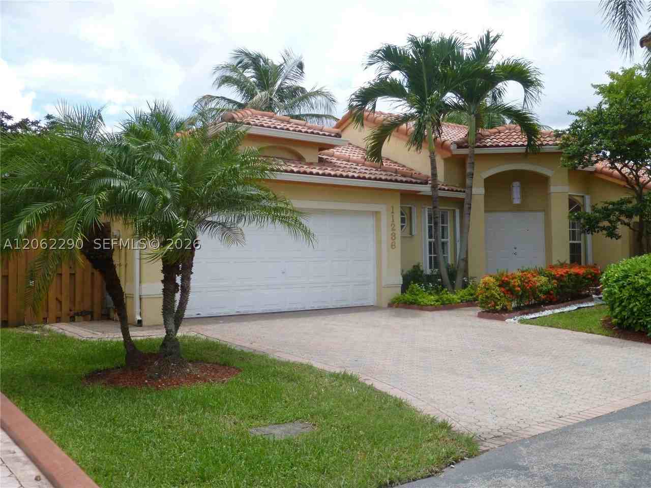 11236 Nw 58th Ter - Photo 3 of 35