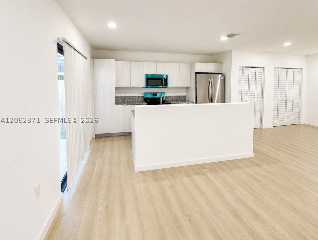 552 Nw 7th St #6 - Photo 5 of 24