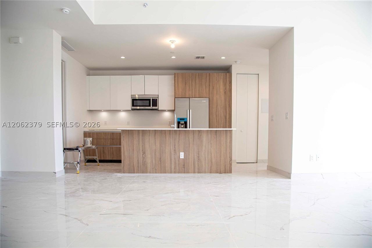 529 Sw 11th St #202 - Photo 2 of 12