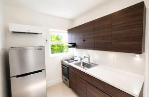 featured image of 551 Ne 61st St #3
