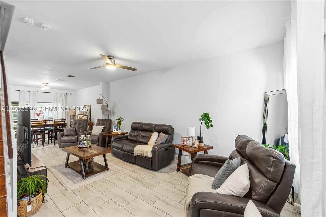 1844 Sw 102nd Way - Photo 4 of 35