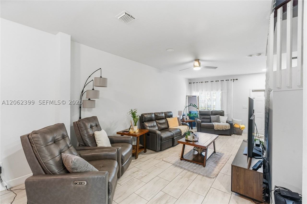 1844 Sw 102nd Way - Photo 6 of 35