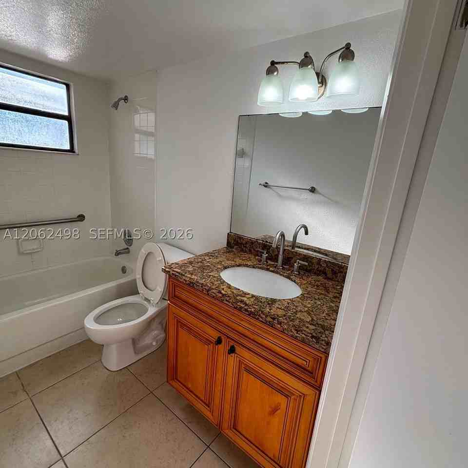 1502 Lake Crystal Dr #A - Photo 4 of 20