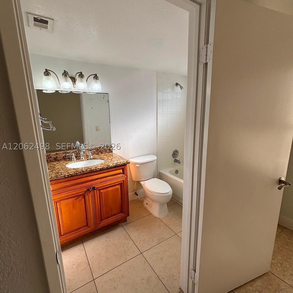 1502 Lake Crystal Dr #A - Photo 5 of 20