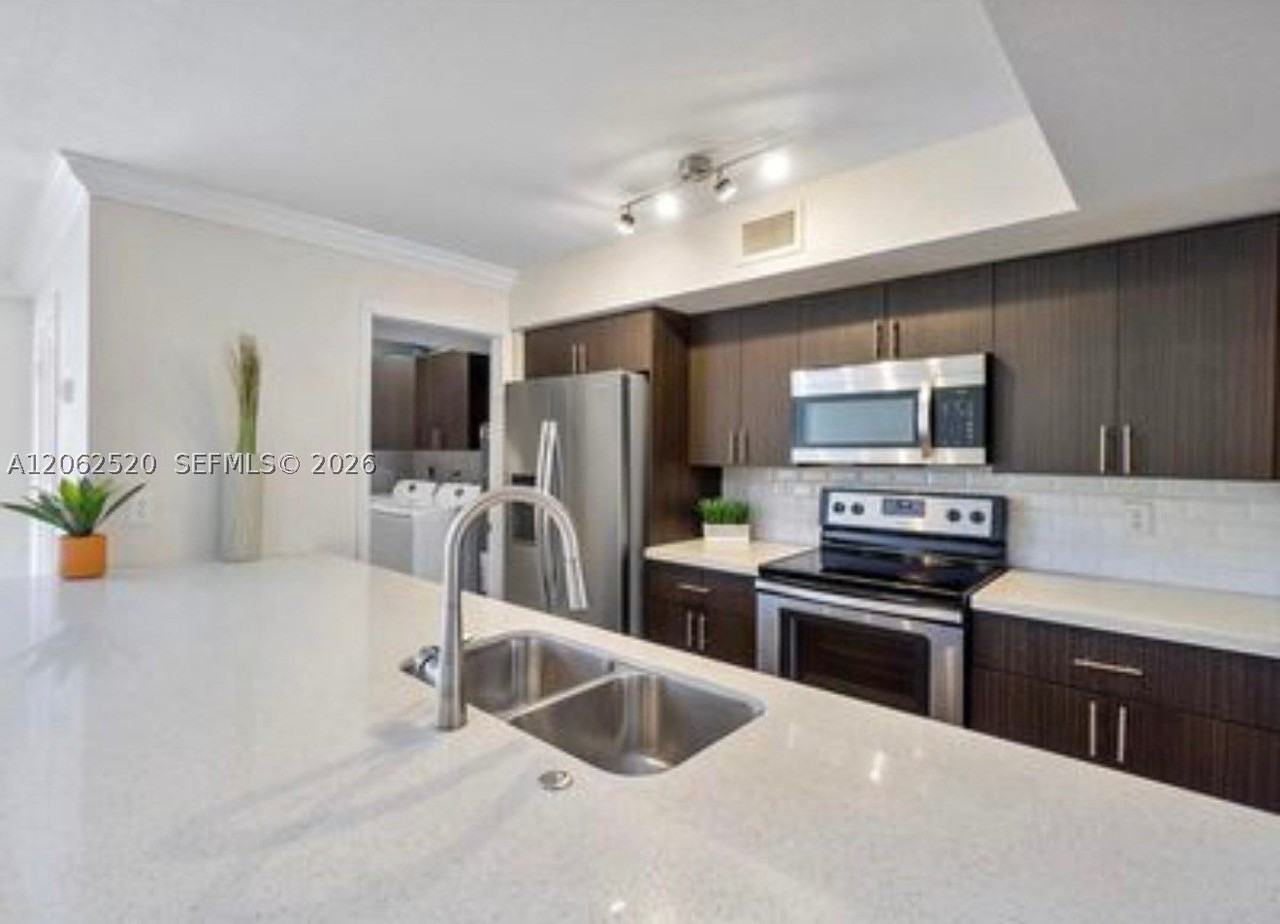4828 Sheridan St #5 - Photo 2 of 20