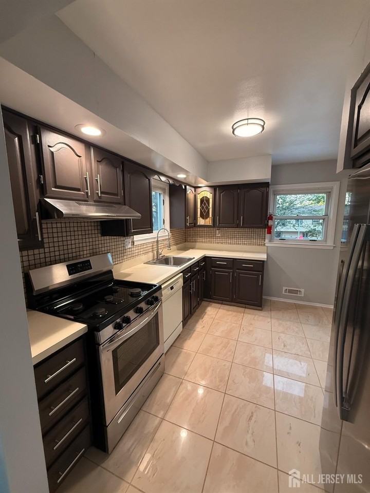 183 E Henry Pl - Photo 2 of 15