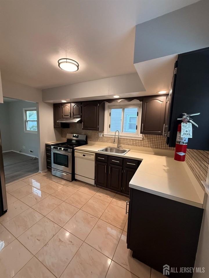 183 E Henry Pl - Photo 3 of 15