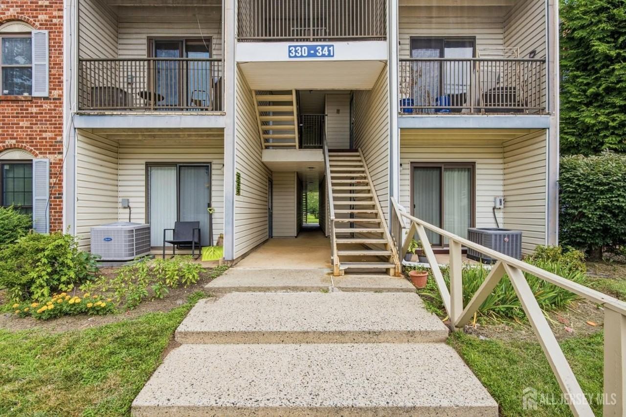334 Lancaster Ct - Photo 3 of 25