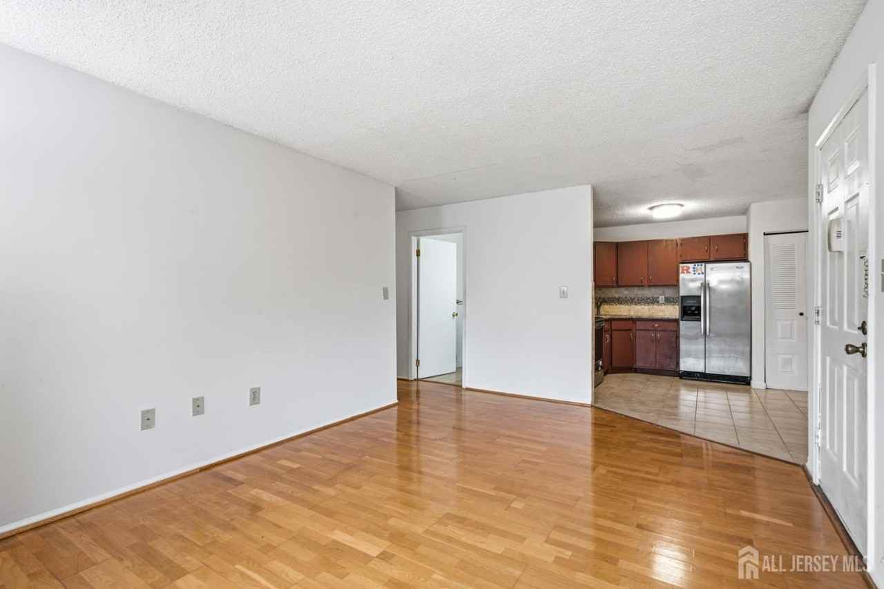 334 Lancaster Ct - Photo 7 of 25