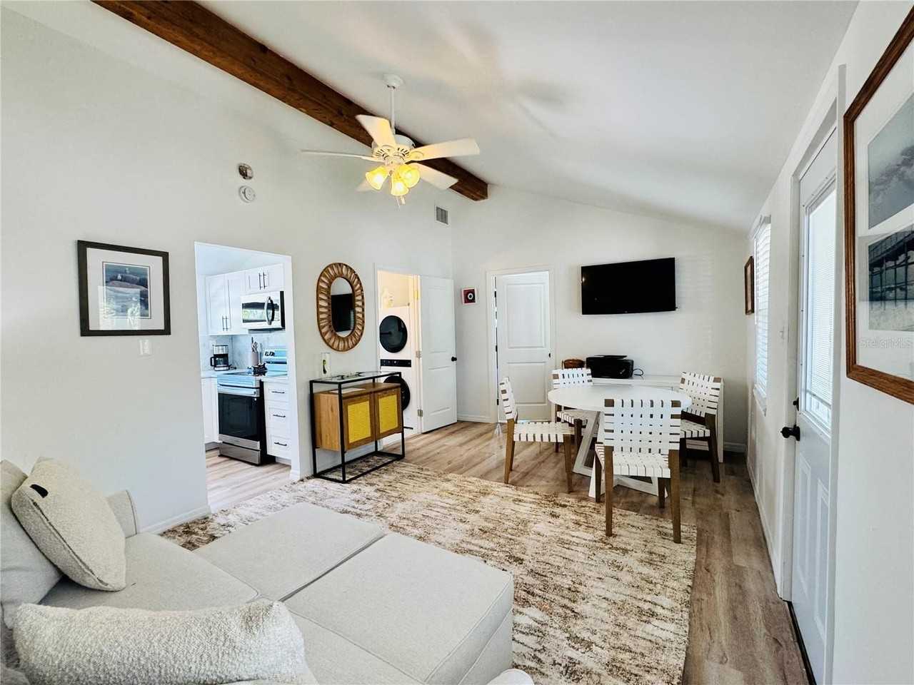 6980 Poinsetta Ave - Photo 7 of 18