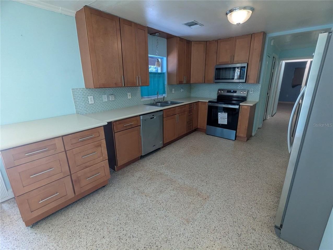 1521 Normandy Way - Photo 5 of 42