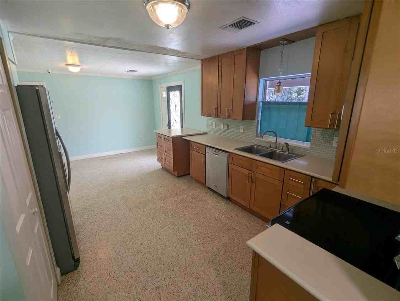 1521 Normandy Way - Photo 6 of 42