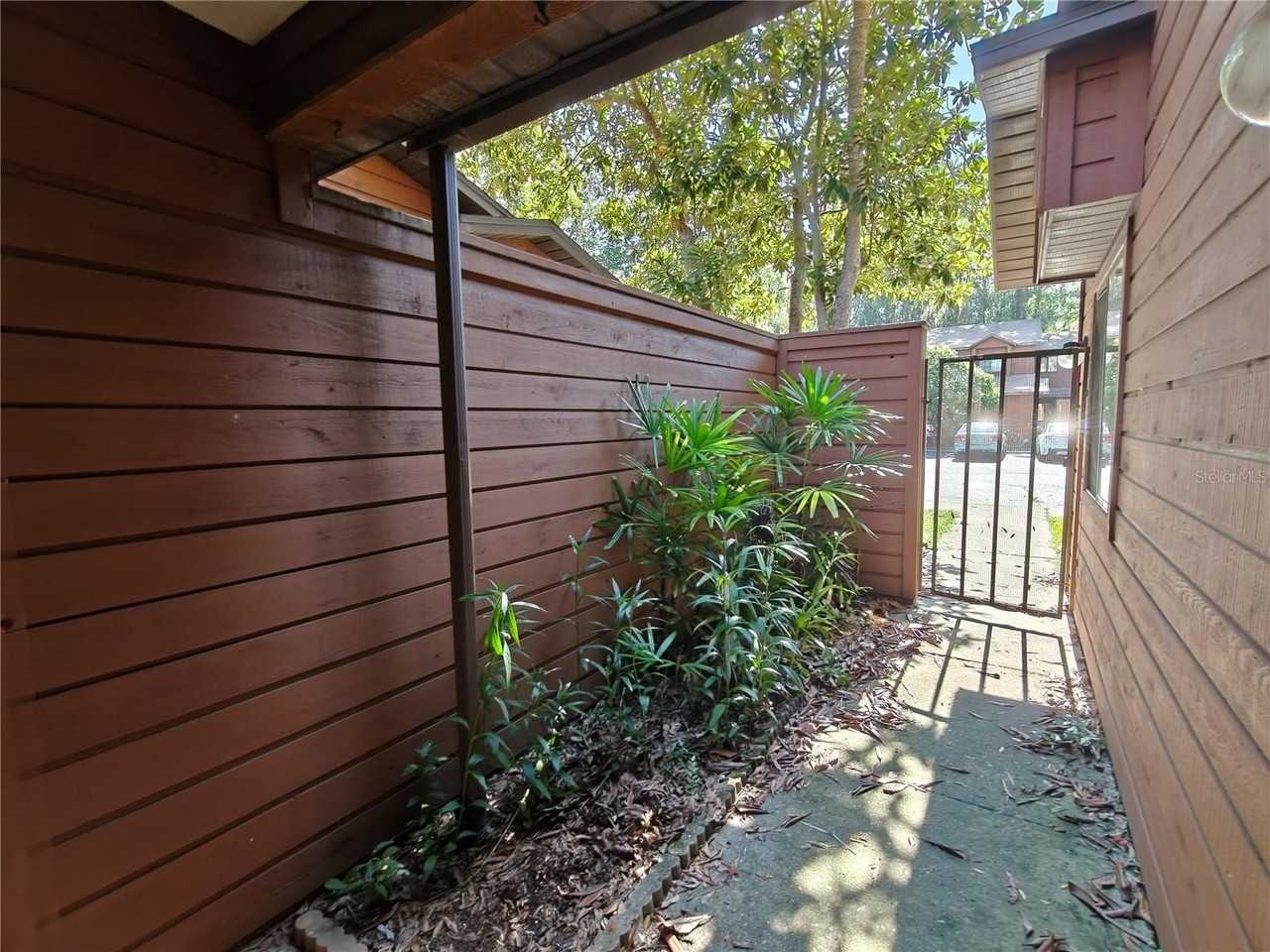 830 Sw 56th Ter - Photo 3 of 22