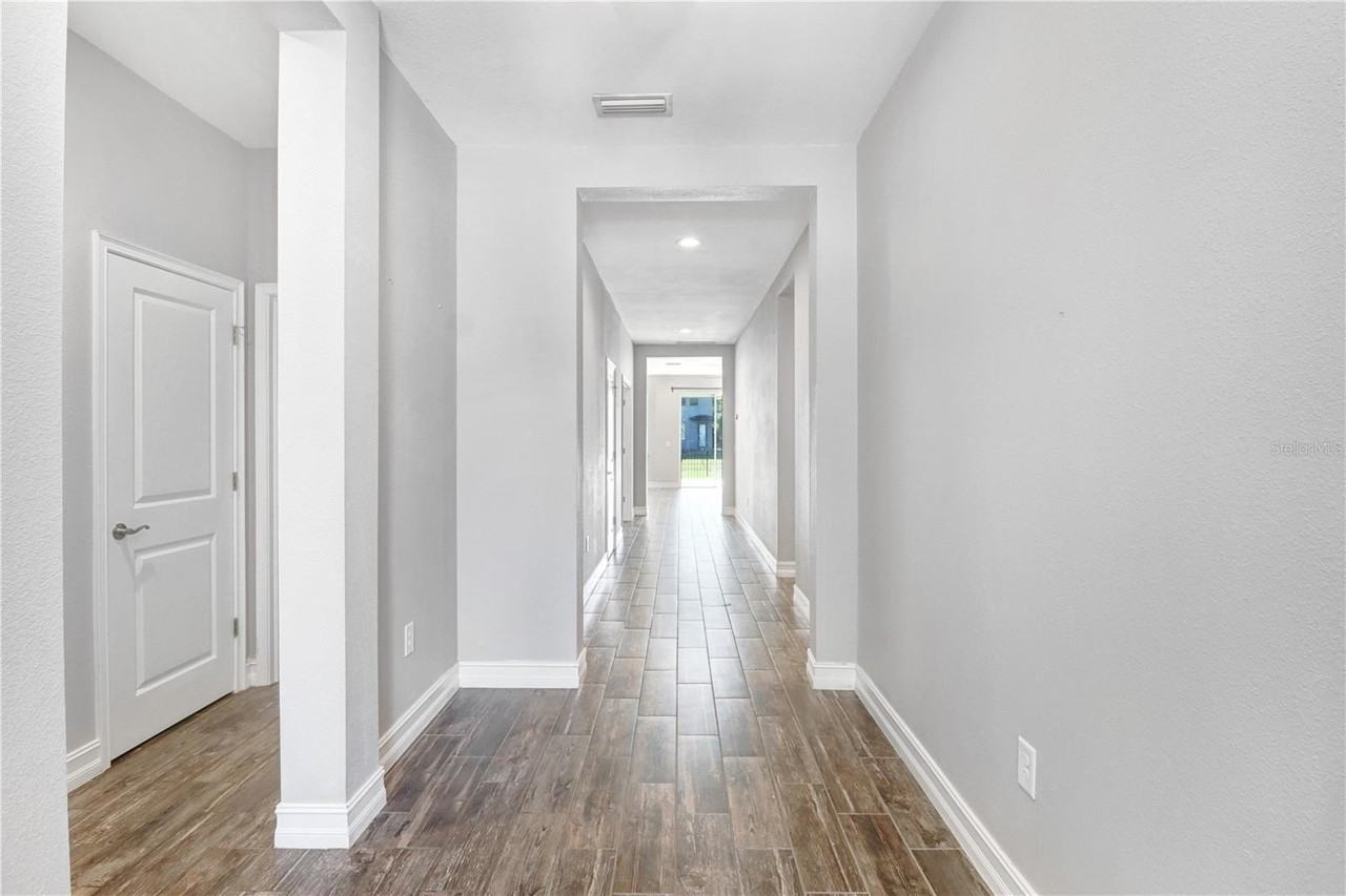16325 Hyde Manor Dr - Photo 3 of 32