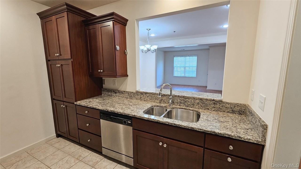 106 Canter Ct - Photo 3 of 35