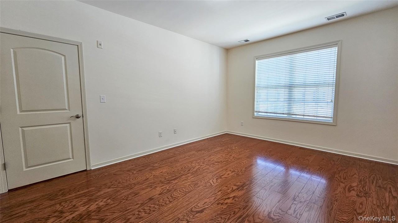 106 Canter Ct - Photo 4 of 35