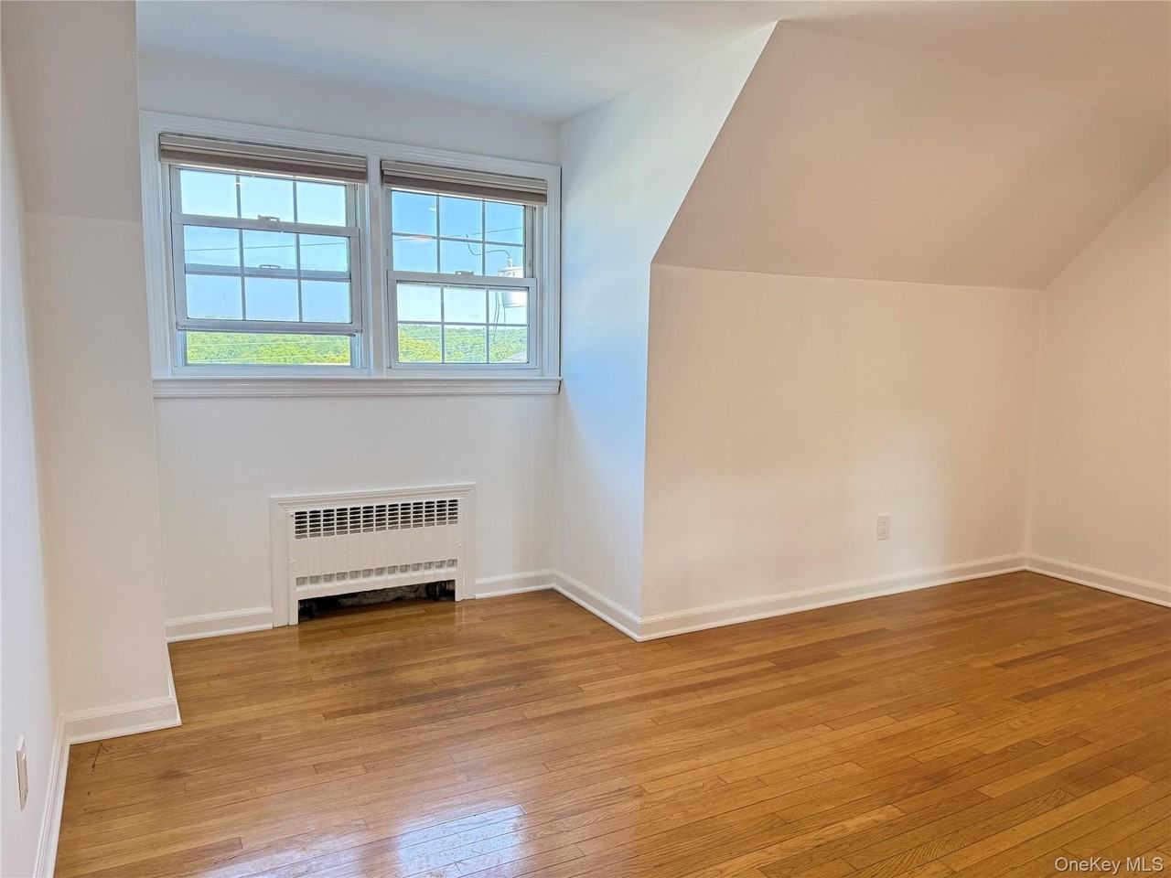 270 Gainsborg Ave E #2ndFL - Photo 4 of 11