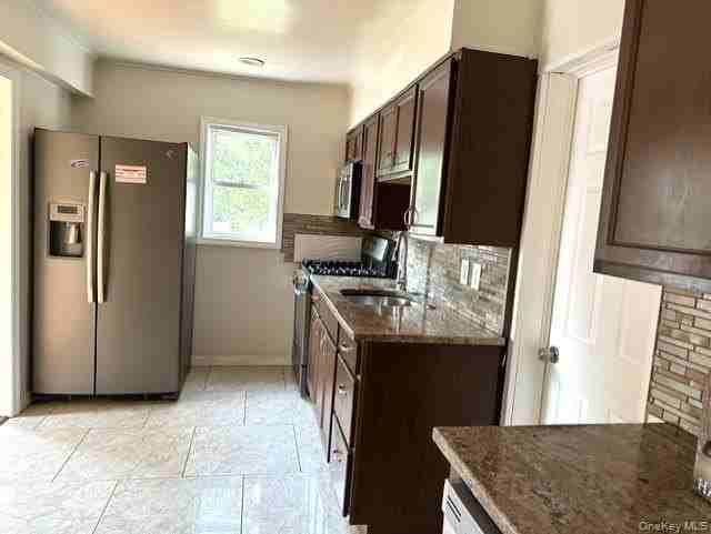 410 Herricks Rd - Photo 7 of 19