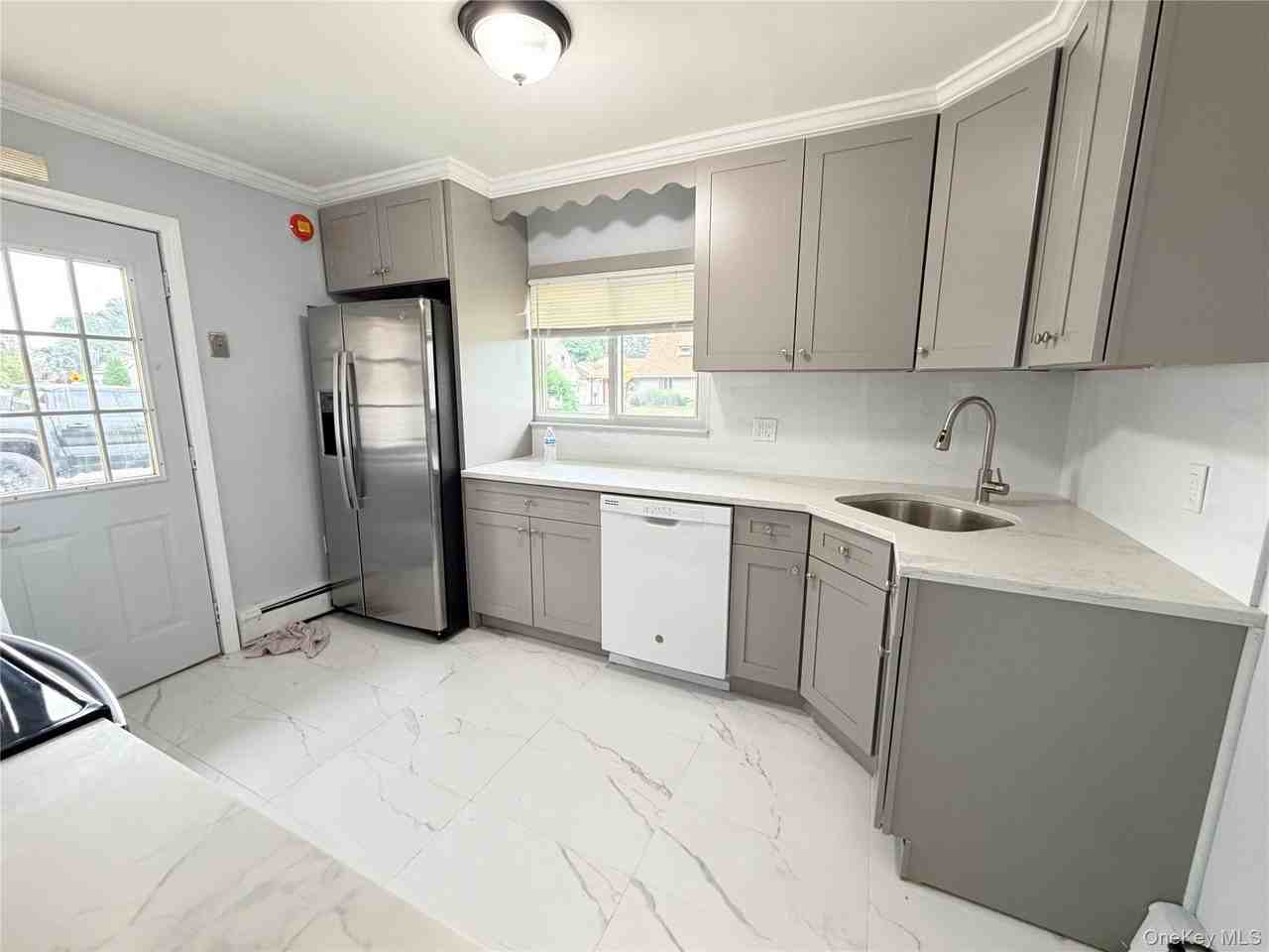 190 Meridian Rd - Photo 4 of 18
