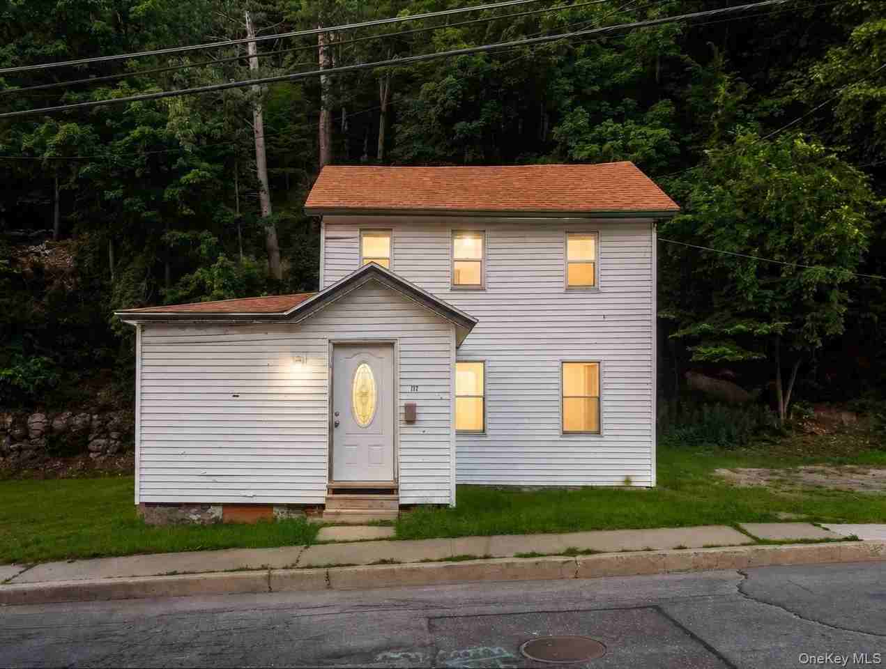 212 Center St