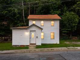 featured image of 212 Center St
