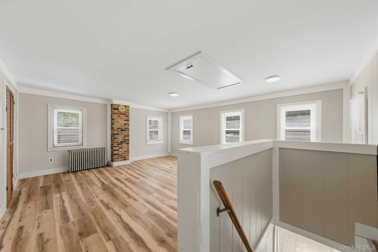 212 Center St - Photo 6 of 30