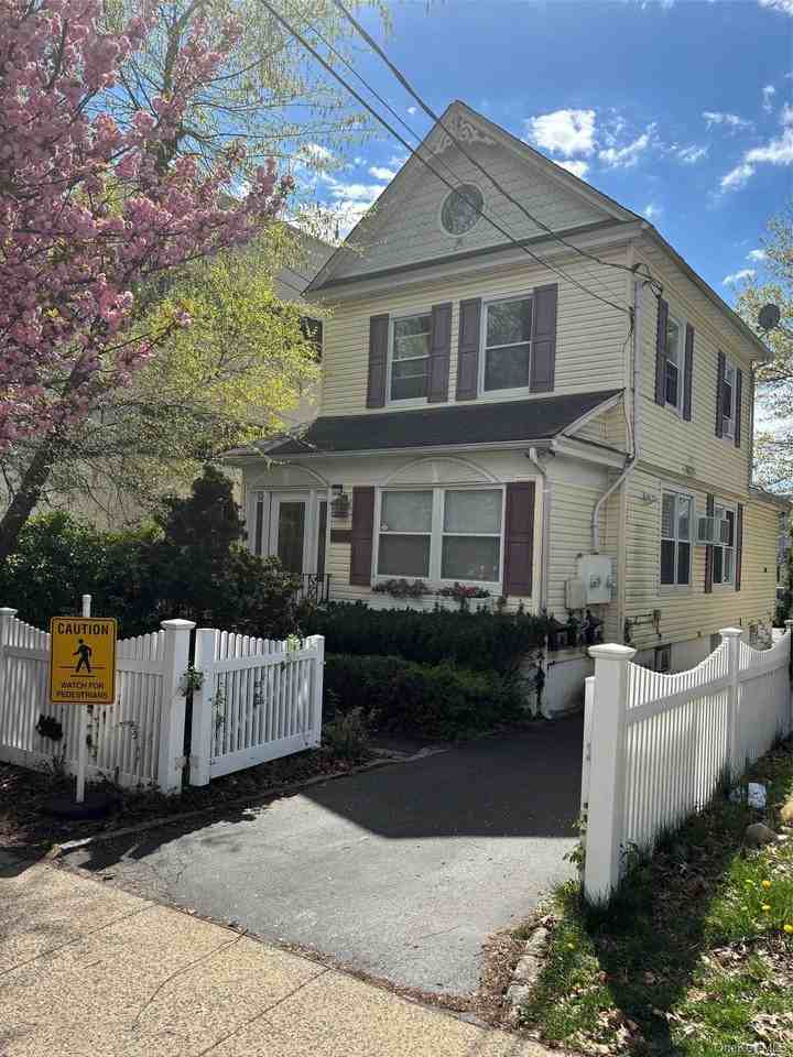40 S Bayles Ave - Photo 2 of 18