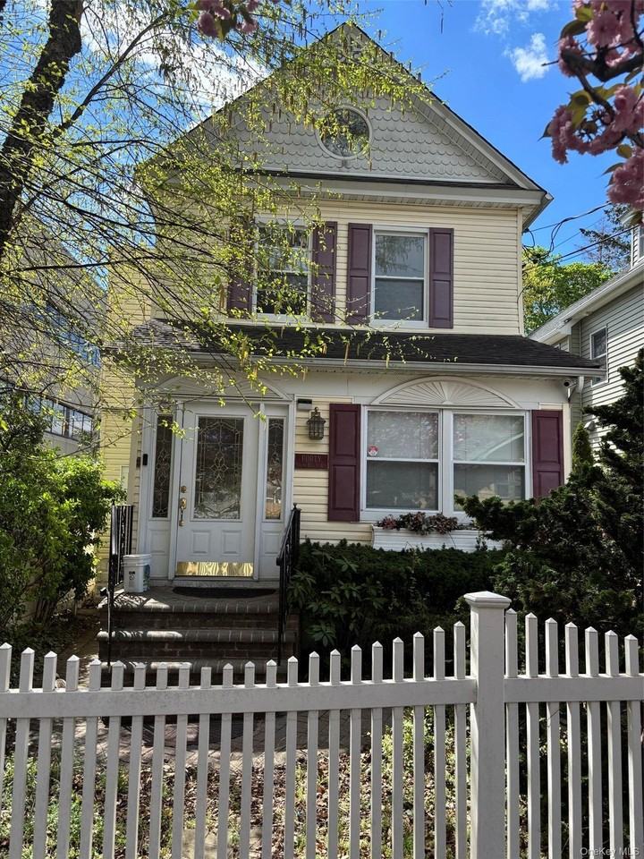 40 S Bayles Ave - Photo 3 of 18