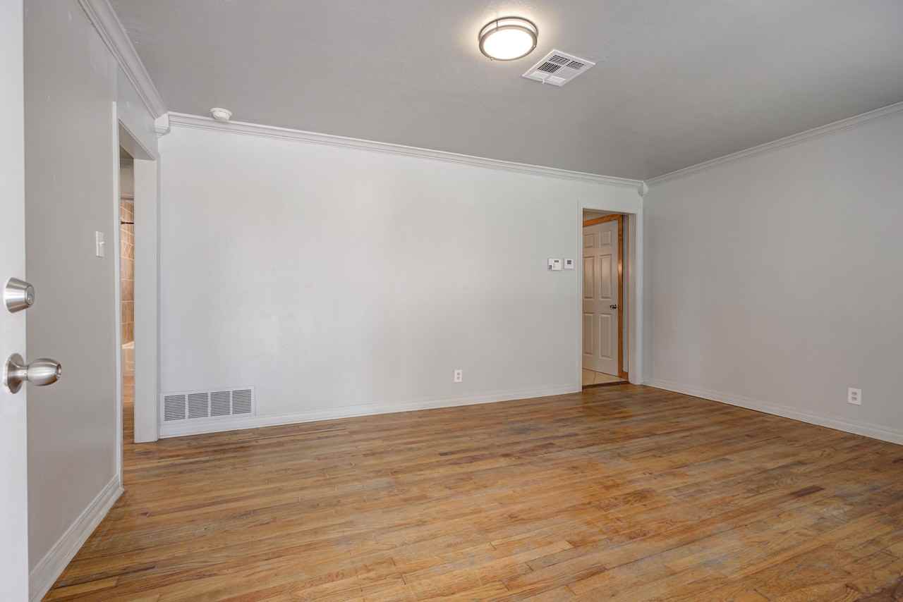 910 Garver St #1 - Photo 3 of 47