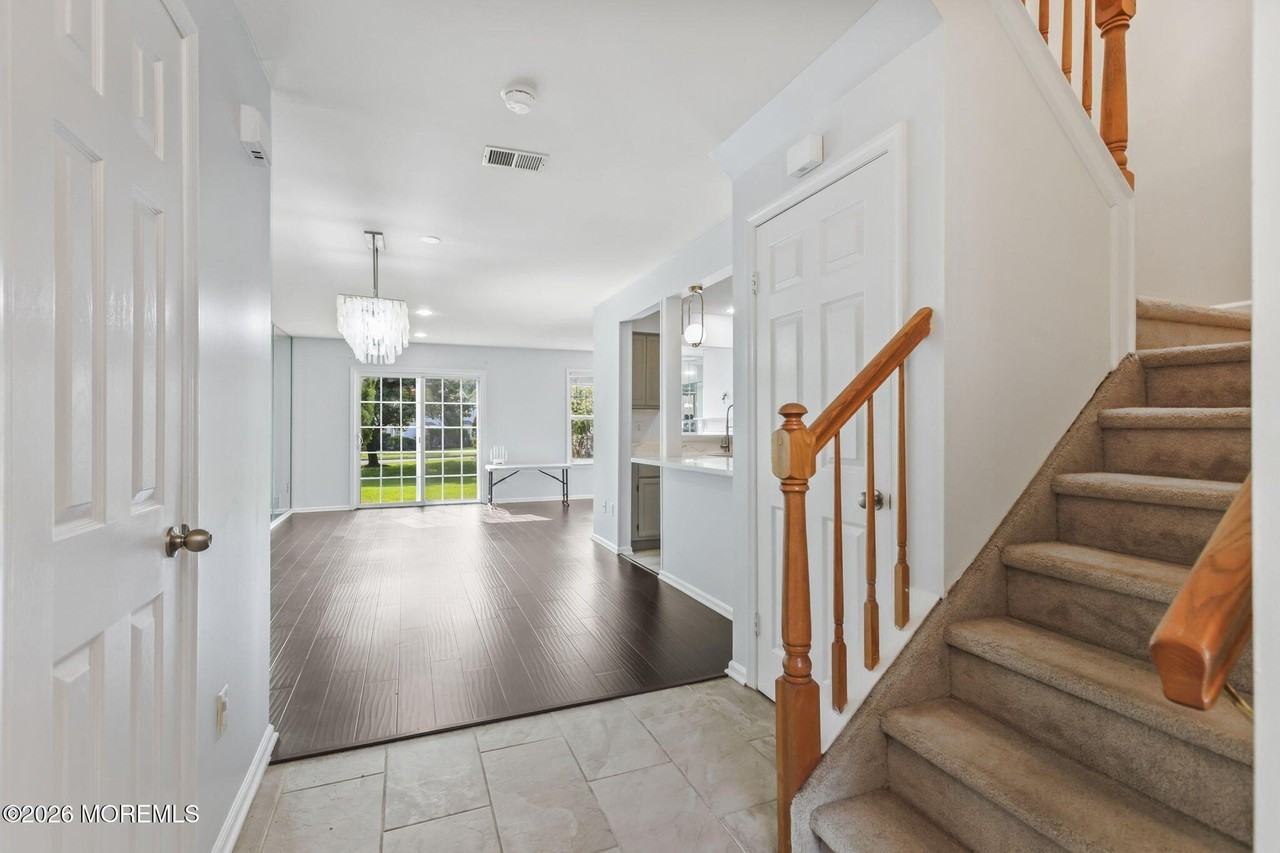 761 Banyan Ct - Photo 4 of 43