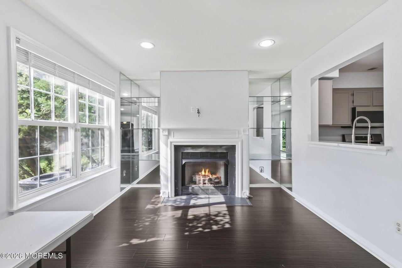 761 Banyan Ct - Photo 5 of 43