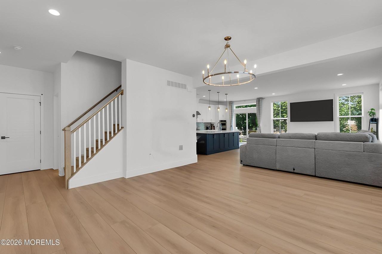 113 Mustang Dr - Photo 5 of 23