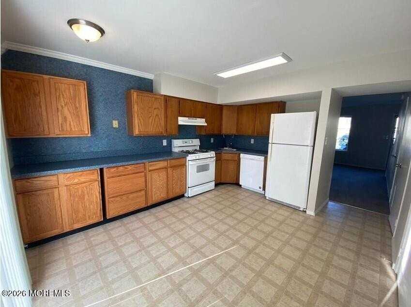 171 Sawmill Rd #209 - Photo 6 of 12