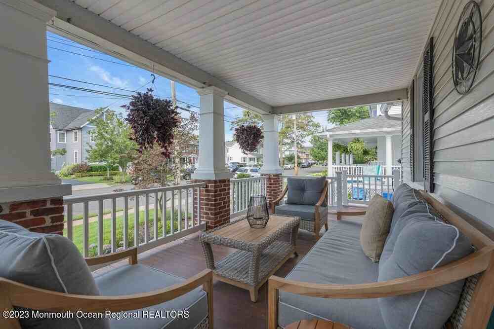 64 Curtis Ave - Photo 3 of 49