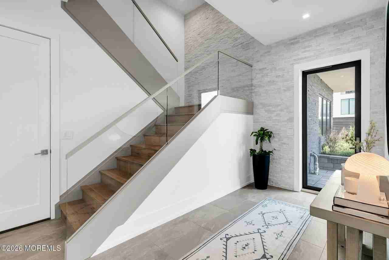 200 Ocean Ave N #5 - Photo 5 of 50