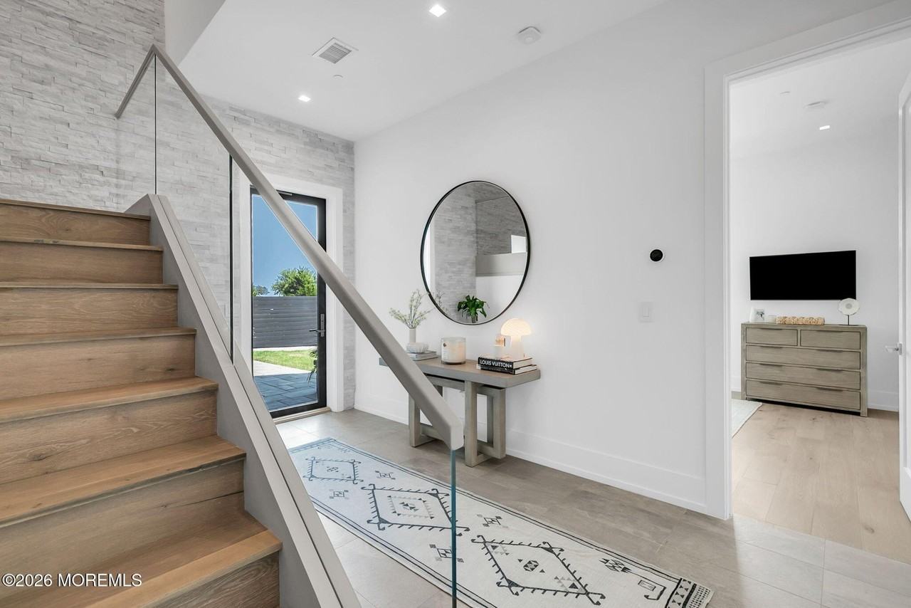 200 Ocean Ave N #5 - Photo 6 of 50
