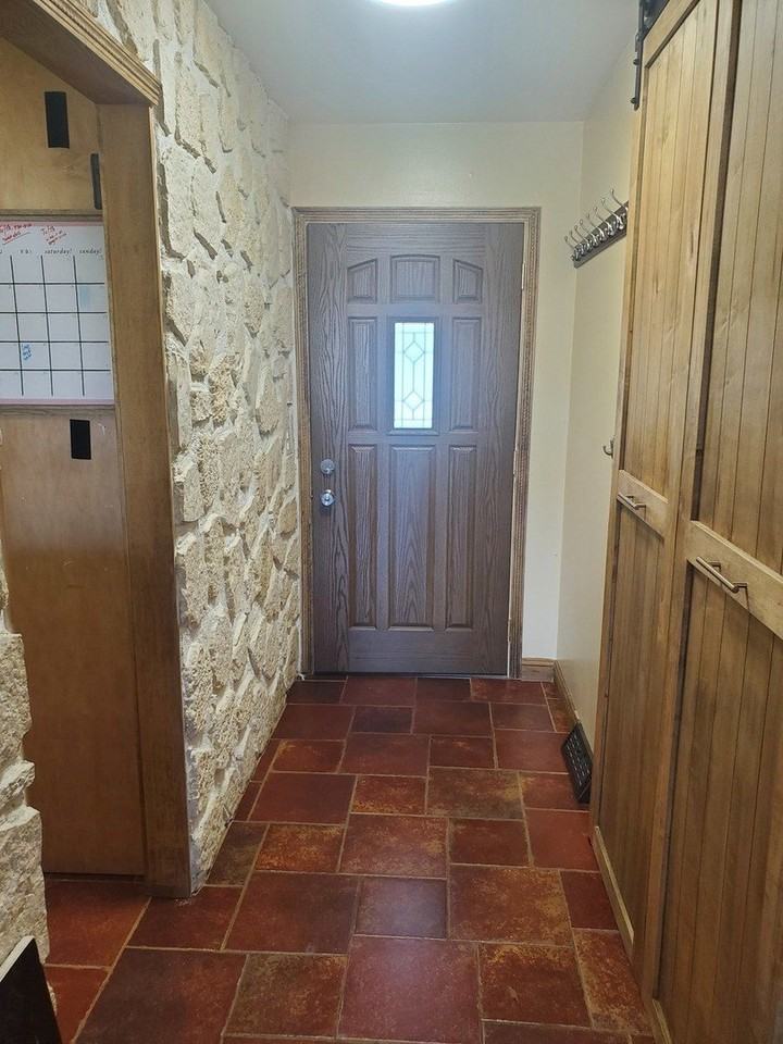 427 Justine Ave - Photo 4 of 39