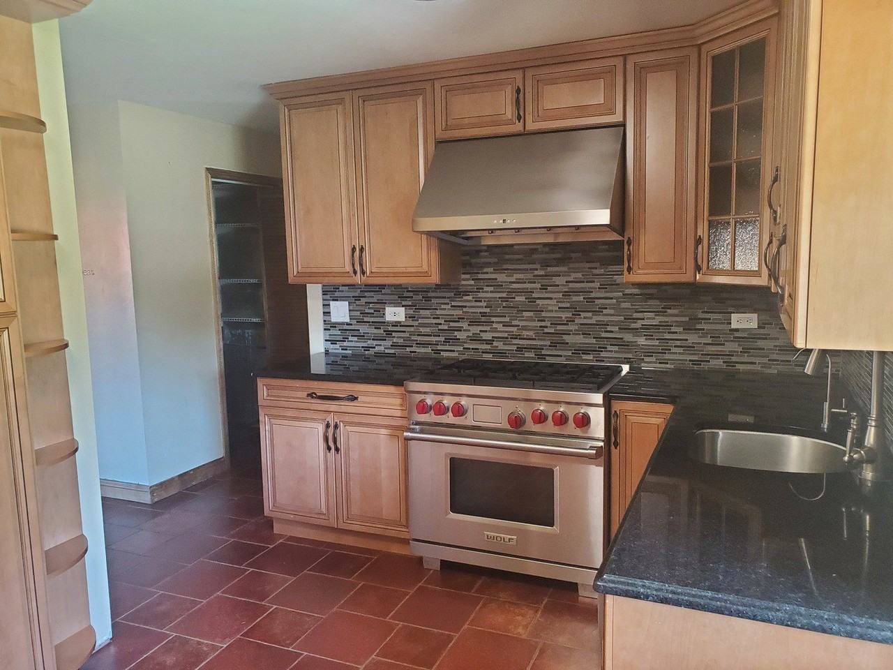 427 Justine Ave - Photo 6 of 39