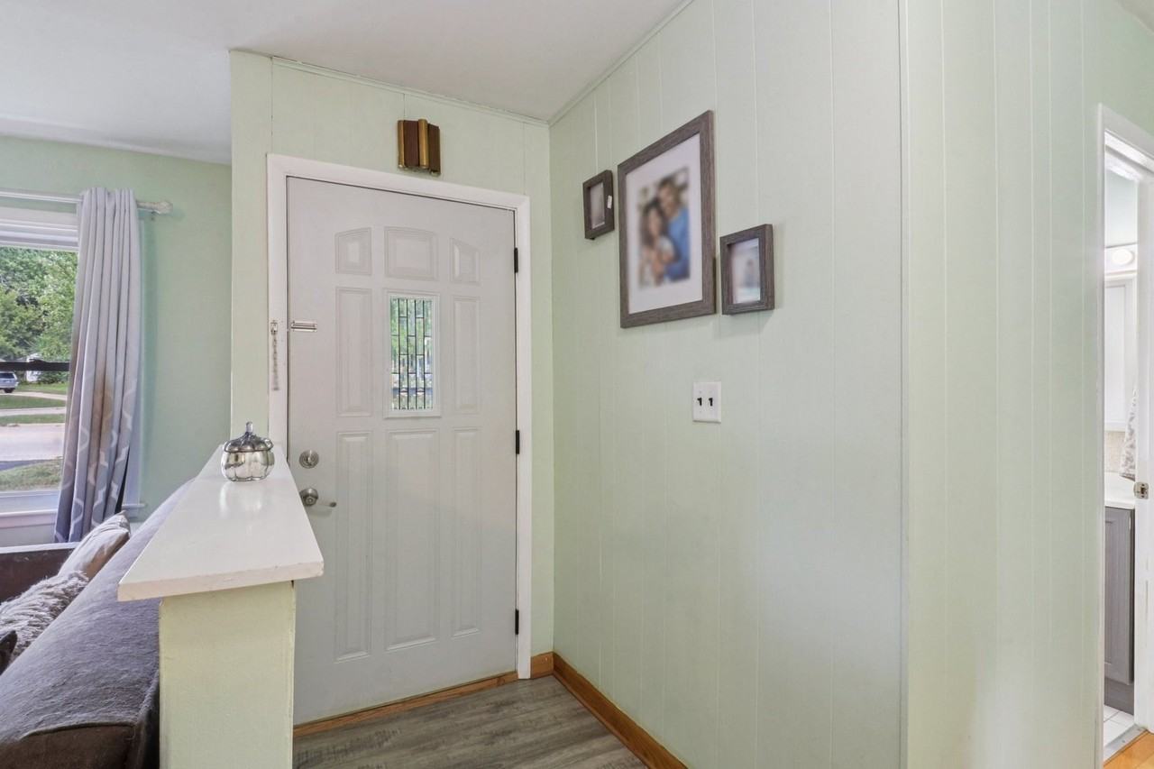 2610 Killarney Dr - Photo 3 of 15