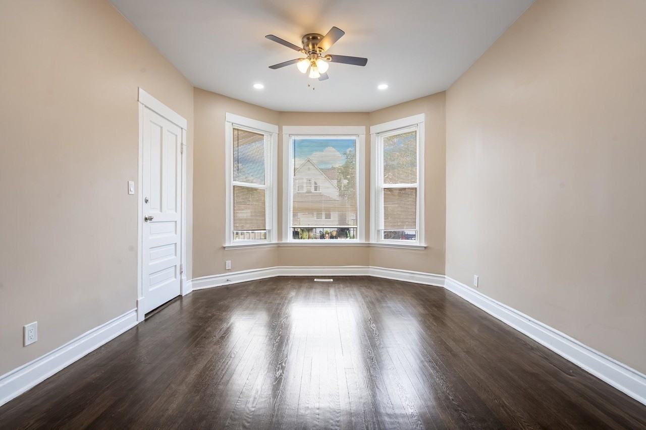 1540 N Keeler Ave #2 - Photo 4 of 15