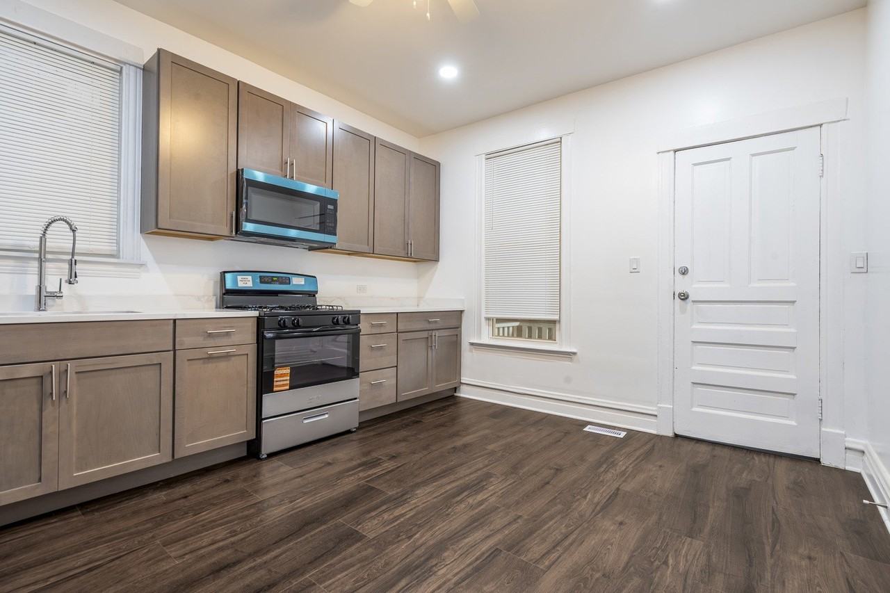 1540 N Keeler Ave #2 - Photo 6 of 15
