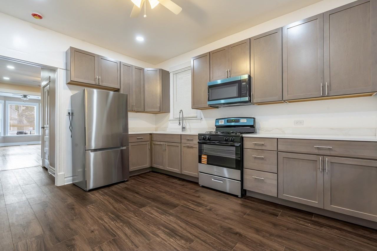 1540 N Keeler Ave #2 - Photo 7 of 15
