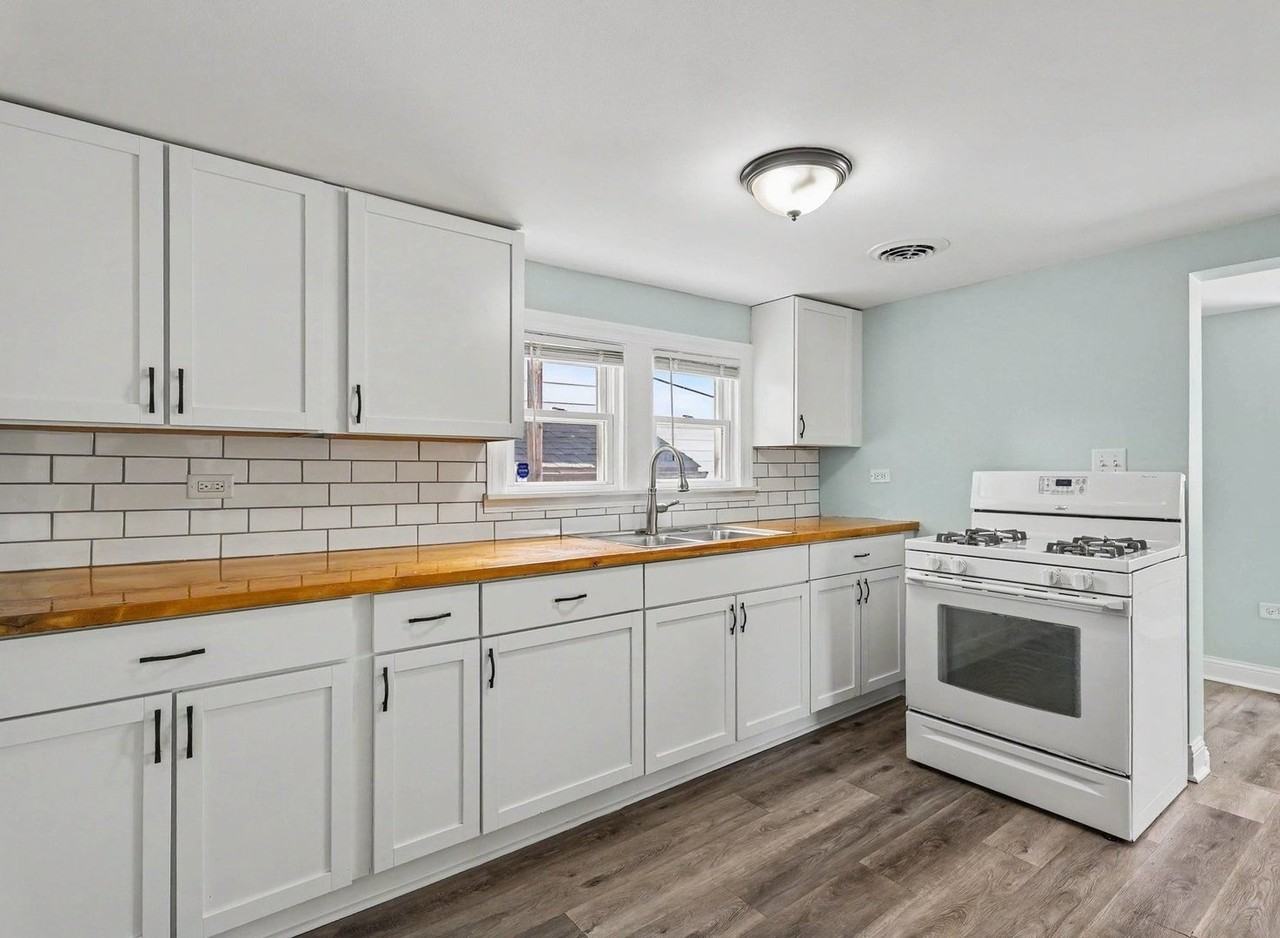 10004 S Torrence Ave - Photo 4 of 15