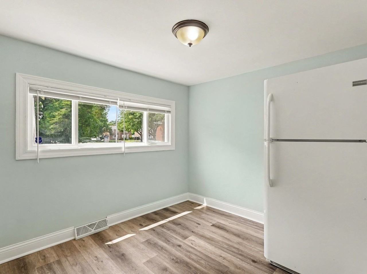 10004 S Torrence Ave - Photo 7 of 15